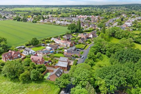 3 bedroom detached house to rent, Chapel Gardens, Hawkes Mill Lane, Allesley Village, Coventry, West Midlands, CV5