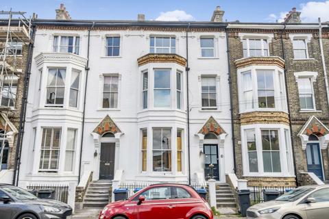 1 bedroom apartment to rent, St. Aubyns Road London SE19