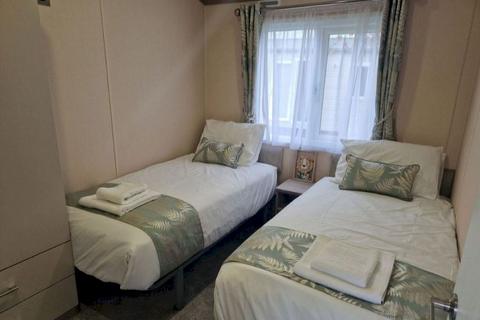 2 bedroom lodge for sale, Brightlingsea Holiday Park, , Brightlingsea CO7