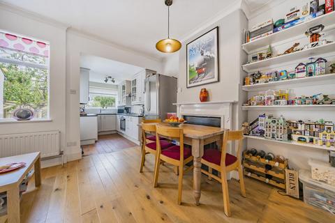64 Chestnut Road, London, SW20 8EB