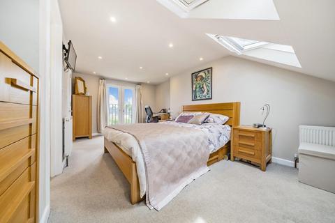 64 Chestnut Road, London, SW20 8EB