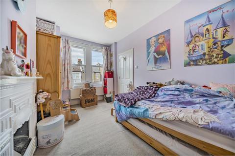 64 Chestnut Road, London, SW20 8EB