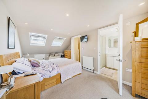 64 Chestnut Road, London, SW20 8EB