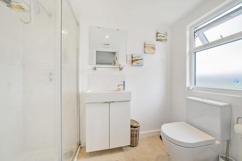 64 Chestnut Road, London, SW20 8EB