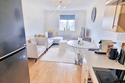 2 bedroom flat for sale, Beaufort Square, Cardiff CF24