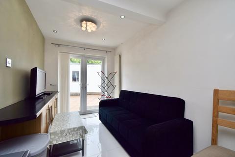33 Barry Road, Leicester, LE5 1FB