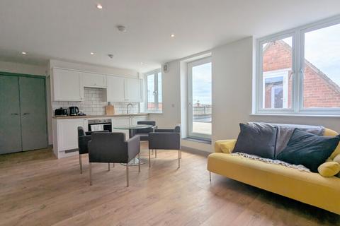 1 bedroom apartment to rent, To Let - Chapel Street, Southport Town Centre, PR8 - One Bed Top Floor Apt