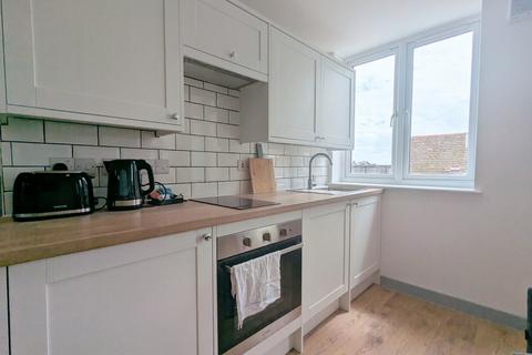 1 bedroom apartment to rent, To Let - Chapel Street, Southport Town Centre, PR8 - One Bed Top Floor Apt
