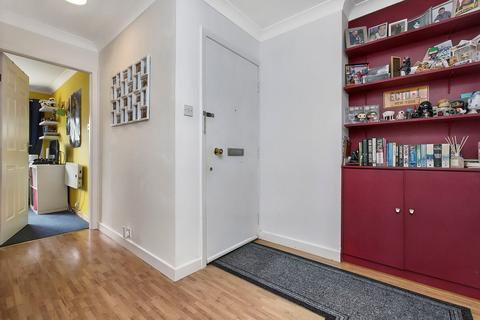 2 bedroom flat for sale, Queens Court, Perth, PH2