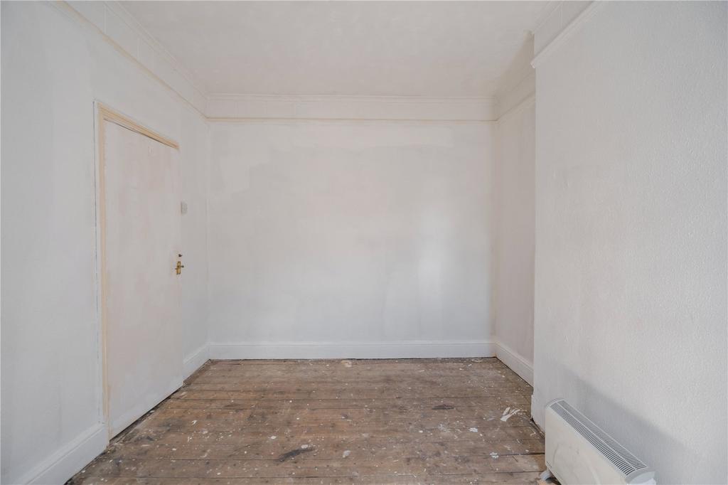 Bedroom 1 (2)