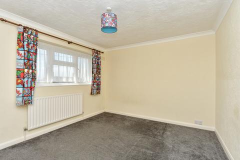 3 bedroom terraced house to rent, Laburnum Road Rochester ME2