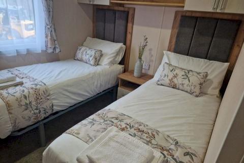 2 bedroom lodge for sale, Brightlingsea Holiday Park, , Brightlingsea CO7