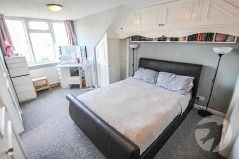 3 bedroom maisonette for sale, Bexley Road, London, SE9