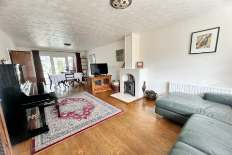 12 Back Lane, Marshfield, Chippenham, SN14 8NQ