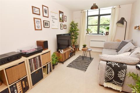 2 bedroom apartment for sale, Glossop Brook Road, Glossop, Derbyshire, SK13