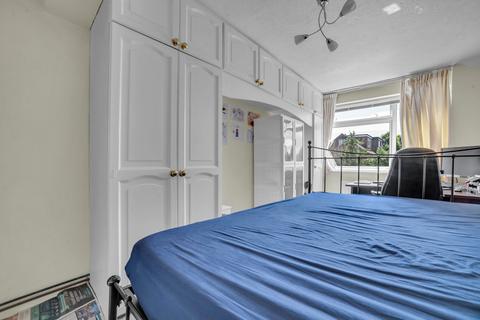 2 bedroom apartment for sale, Jamnagar Close, Staines-upon-Thames, TW18