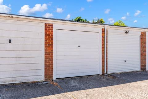 35, Penton Court Jamnagar Close, Staines-upon-thames, TW18 2JU