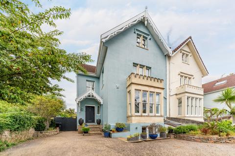 48 Wellington Park, Bristol, BS8 2UW