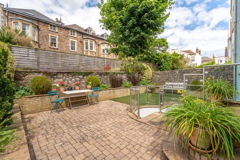 48 Wellington Park, Bristol, BS8 2UW