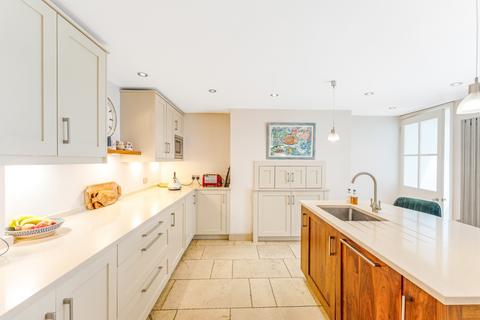 48 Wellington Park, Bristol, BS8 2UW
