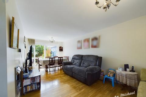 3 bedroom end of terrace house for sale, Cleveland Road, Aylesbury, Buckinghamshire