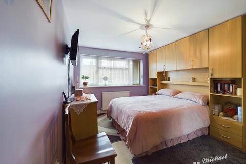 3 bedroom end of terrace house for sale, Cleveland Road, Aylesbury, Buckinghamshire