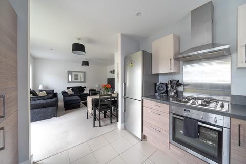 2 bedroom flat for sale, Honeysuckle Drive, Billingshurst, RH14