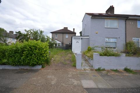 4 bedroom semi-detached house to rent, Headcorn Road, Bromley