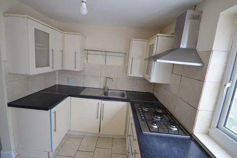 4 bedroom semi-detached house to rent, Headcorn Road, Bromley