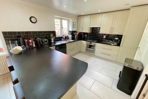 4 bedroom detached house for sale, Greenriggs, Luton, Bedfordshire, LU2 9TQ