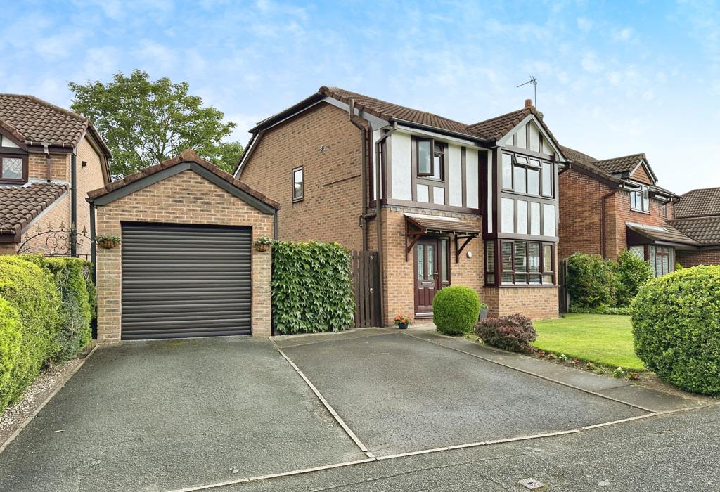 Edward Gardens, Warrington, Cheshire 3 bed detached house for sale £