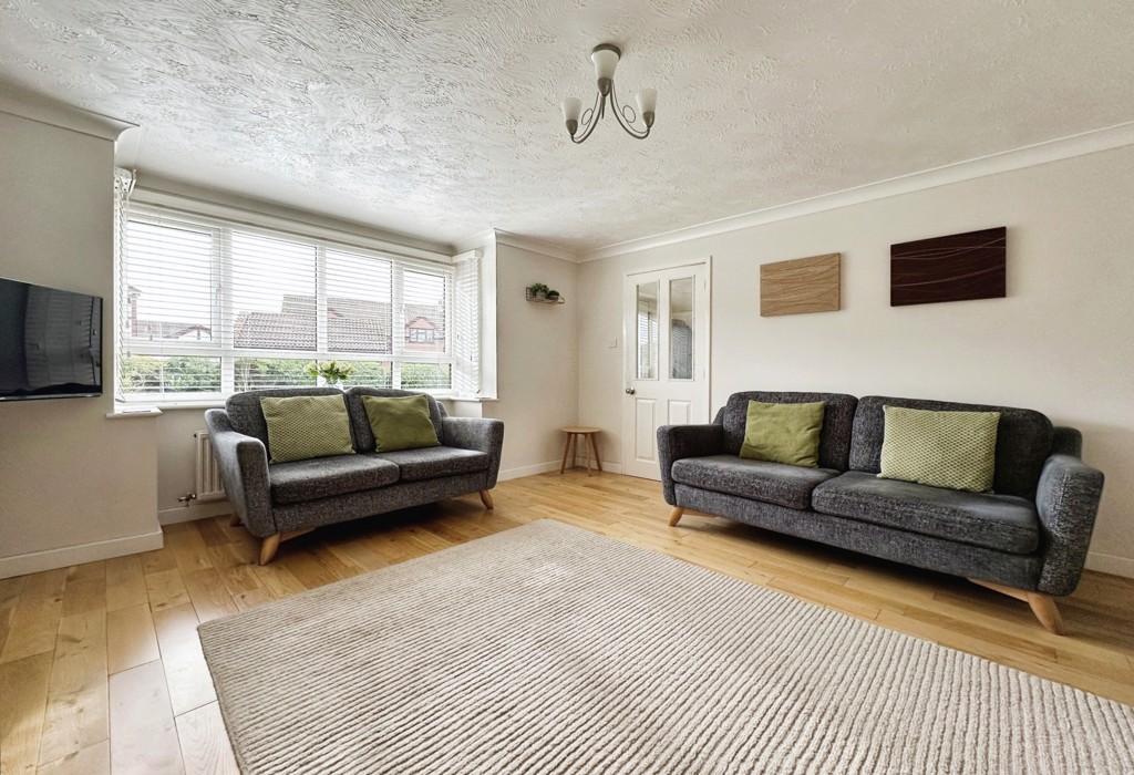 Edward Gardens, Warrington, Cheshire 3 bed detached house for sale £
