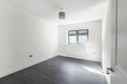 2 bedroom flat to rent, Sweeps Lane, Orpington, BR5