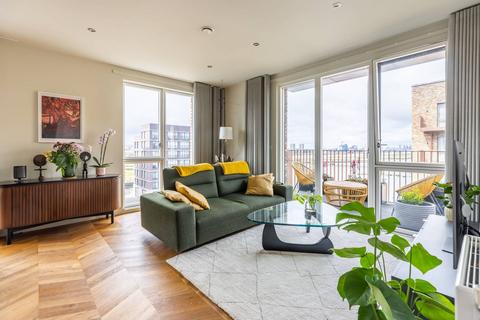 2 bedroom flat for sale, Frobisher Yard, Gallions Reach, London, E16