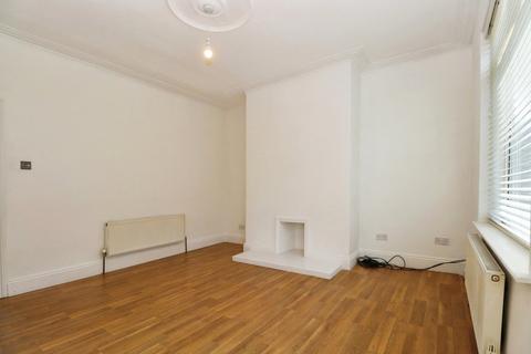 3 bedroom terraced house to rent, Oakroyd Terrace, Stanningley, Pudsey, West Yorkshire, LS28