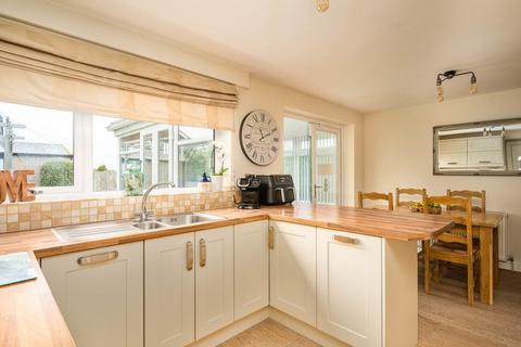 4 bedroom detached house for sale, Drighlington BD11