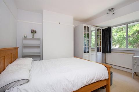 48 Kingsley Grove, Reigate, RH2 8DX