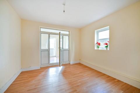 3 bedroom semi-detached house to rent, Hibernia Road, Hounslow, TW3