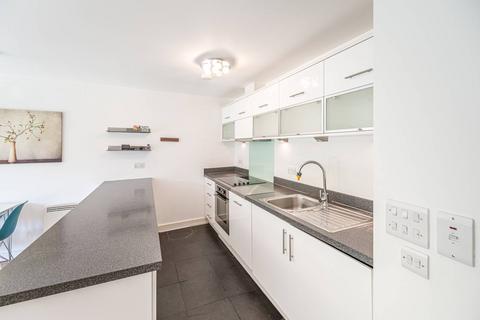 2 bedroom flat to rent, Friern Barnet Road, Friern Barnet, London, N11