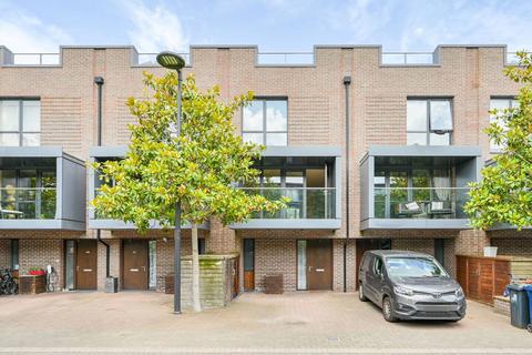 4 bedroom terraced house for sale, Sir Alexander Close, East Acton, London, W3