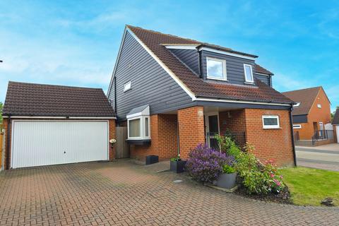 4 bedroom detached house to rent, Homestead Close, Rayleigh, Essex