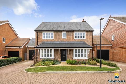 4 bedroom detached house to rent, Hackamore Close, Guildford GU5