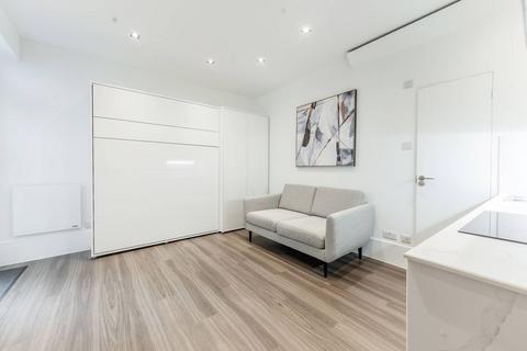 Studio to rent, Princes Gate, Kensington, SW7