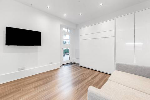 Studio to rent, Princes Gate, Kensington, SW7