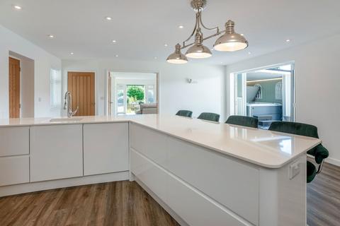 124 Earlswood Common, Earlswood, Solihull, B94 5SH