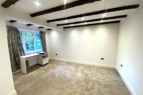 5 bedroom detached house to rent, Swakeleys Road, Ickenham, Uxbridge, Middlesex, UB10