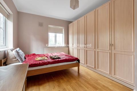 2 bedroom flat to rent, Etchingham Park Road London N3