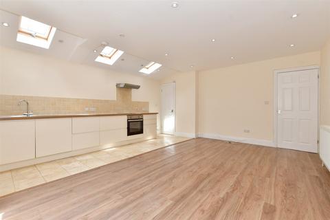 3 bedroom ground floor flat for sale, Chingford Avenue, Chingford
