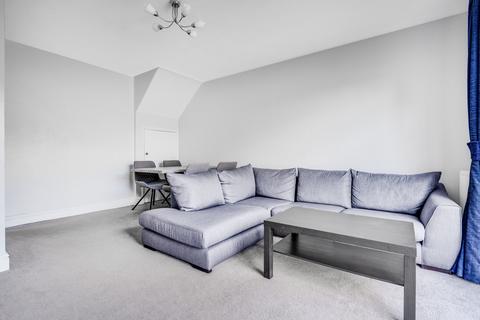 2 bedroom flat for sale, May Close, Chessington, KT9