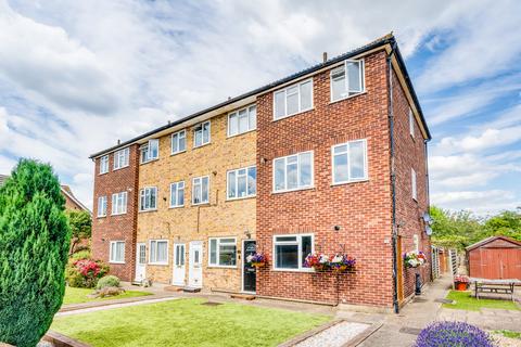 93 May Close, Chessington, KT9 2AP